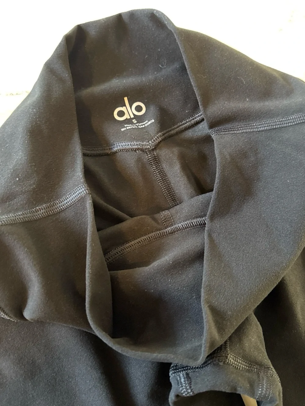 ALO Yoga black leggings Small